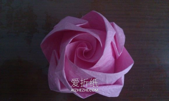 怎么折纸精致卷心玫瑰花的折法图解- www.aizhezhi.com