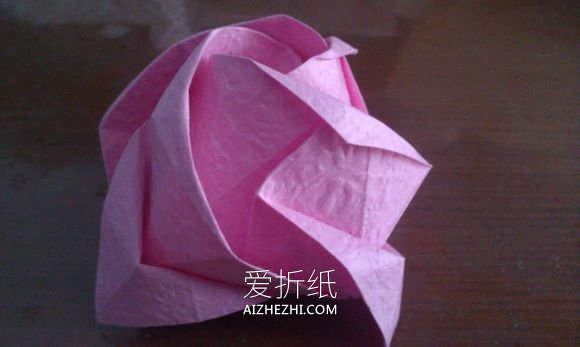 怎么折纸精致卷心玫瑰花的折法图解- www.aizhezhi.com