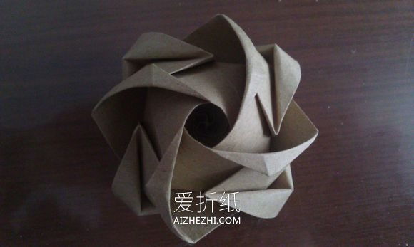 怎么折纸精致卷心玫瑰花的折法图解- www.aizhezhi.com