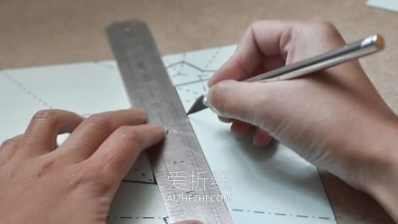 怎么一剪刀剪出天鹅的折叠方法图解- www.aizhezhi.com