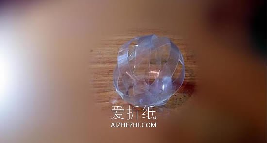 怎么用矿泉水瓶做灯笼的方法图解- www.aizhezhi.com