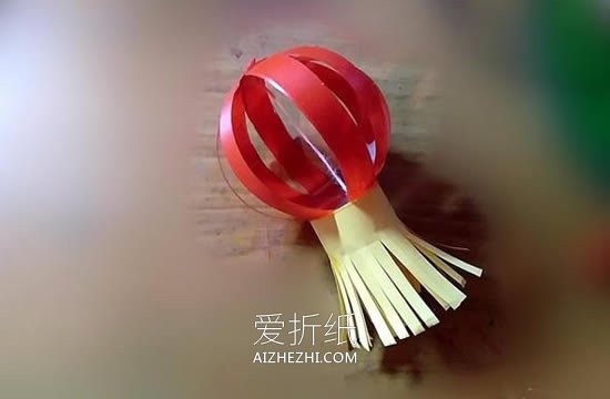 怎么用矿泉水瓶做灯笼的方法图解- www.aizhezhi.com