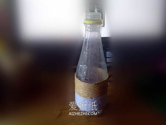 怎么用纸藤缠绕塑料瓶做花瓶的方法图解- www.aizhezhi.com