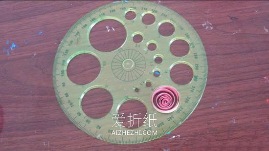 怎么用衍纸做荷花的方法图解- www.aizhezhi.com