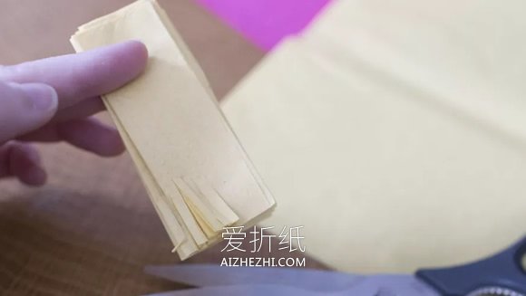 怎么用薄纸做花朵的详细步骤图解- www.aizhezhi.com