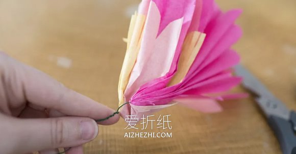 怎么用薄纸做花朵的详细步骤图解- www.aizhezhi.com