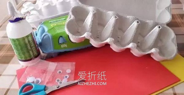 怎么用鸡蛋托做大公鸡的方法图解- www.aizhezhi.com