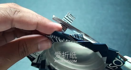 怎么用易拉罐做果盘的方法图解- www.aizhezhi.com