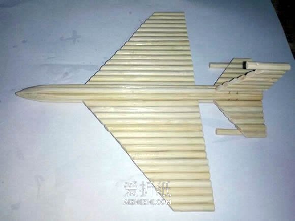 怎么用一次性筷子做战斗机模型的方法图解- www.aizhezhi.com
