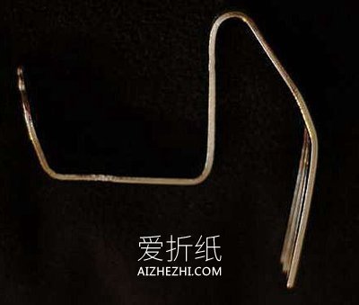 怎么用旧金属叉子做墙壁挂钩的方法图解- www.aizhezhi.com