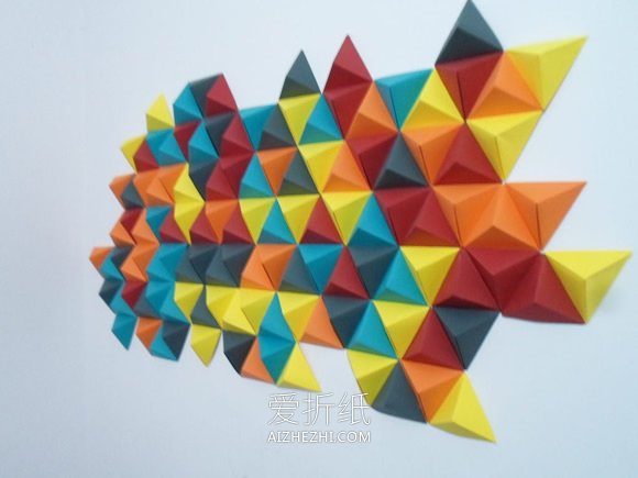 怎么折纸制作抽象墙壁装饰的方法图解- www.aizhezhi.com