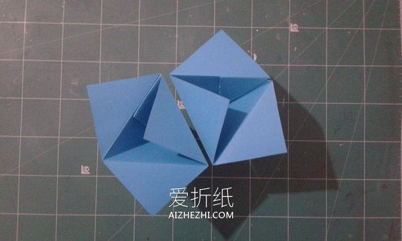 怎么折纸制作抽象墙壁装饰的方法图解- www.aizhezhi.com