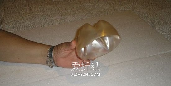 怎么用饮料塑料瓶做优雅花瓶的方法图解- www.aizhezhi.com