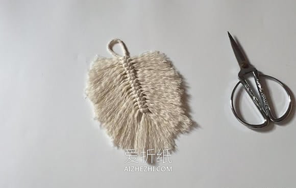 怎么用棉线打结做羽毛挂饰的方法图解- www.aizhezhi.com