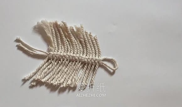 怎么用棉线打结做羽毛挂饰的方法图解- www.aizhezhi.com