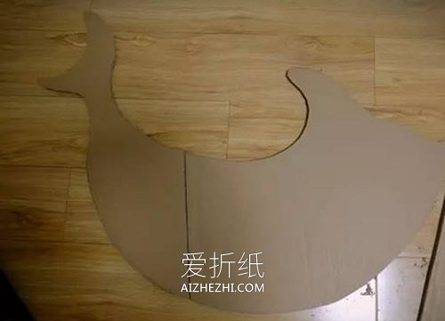 怎么用硬纸板做海豚木马玩具的方法图解- www.aizhezhi.com