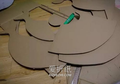 怎么用硬纸板做海豚木马玩具的方法图解- www.aizhezhi.com