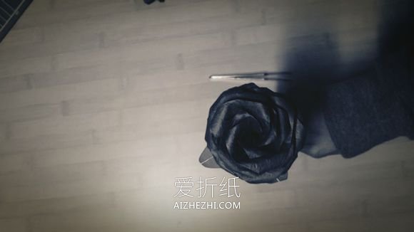 怎么折纸25瓣玫瑰罗伯特玫瑰的方法图解- www.aizhezhi.com