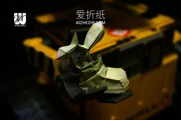 怎么用一元纸币折纸鞋子芽苗的方法图解- www.aizhezhi.com