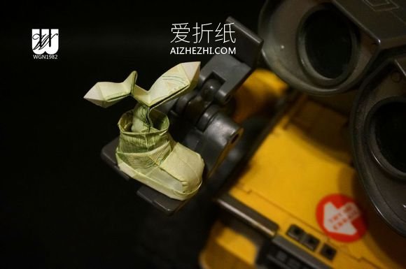 怎么用一元纸币折纸鞋子芽苗的方法图解- www.aizhezhi.com