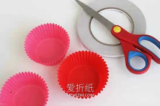 怎么用蛋糕纸手工做纸花的方法图解- www.aizhezhi.com