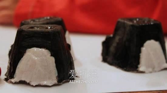 怎么用鸡蛋盒手工做企鹅- www.aizhezhi.com