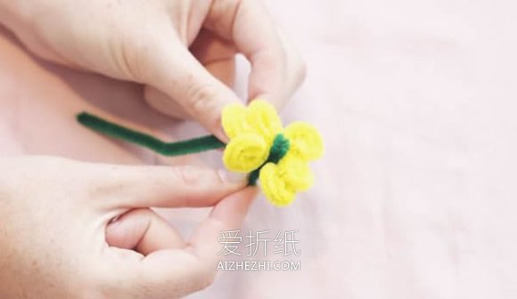 怎么做扭扭棒的花- www.aizhezhi.com