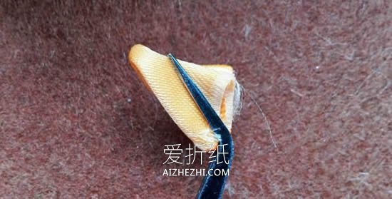 怎么用不织布手工不织布做梅花胸花- www.aizhezhi.com