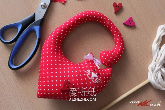 怎么做一对布艺爱心猫咪公仔的方法- www.aizhezhi.com