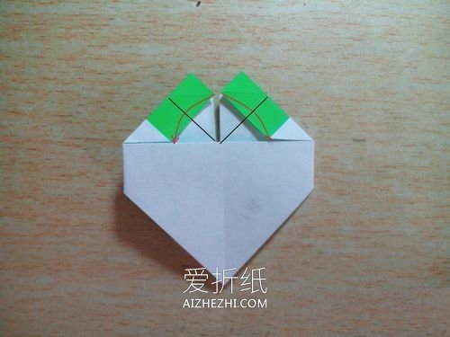 怎么折格纹爱心- www.aizhezhi.com