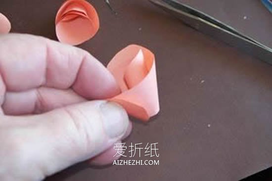 怎么用卡纸做玫瑰花步骤简单- www.aizhezhi.com