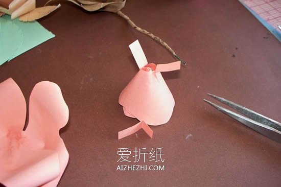 怎么用卡纸做玫瑰花步骤简单- www.aizhezhi.com