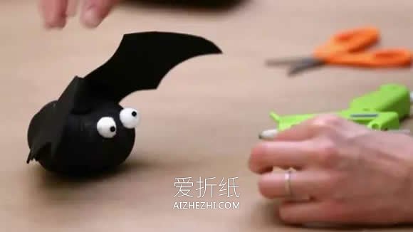 怎么用南瓜做万圣节僵尸和蝙蝠怪物- www.aizhezhi.com