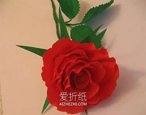 皱纹纸红玫瑰花怎么做教程- www.aizhezhi.com