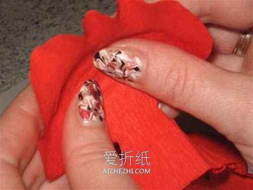 皱纹纸红玫瑰花怎么做教程- www.aizhezhi.com