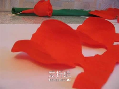 皱纹纸红玫瑰花怎么做教程- www.aizhezhi.com