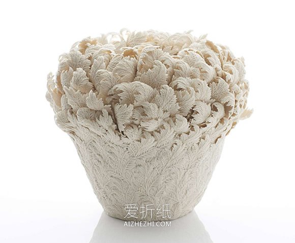 以花草植物形象堆迭出的白色瓷器作品图片- www.aizhezhi.com