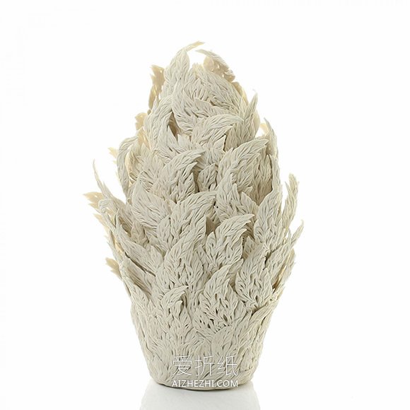 以花草植物形象堆迭出的白色瓷器作品图片- www.aizhezhi.com