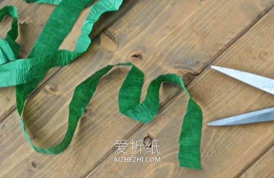 皱纹纸圣诞树手工制作图片- www.aizhezhi.com