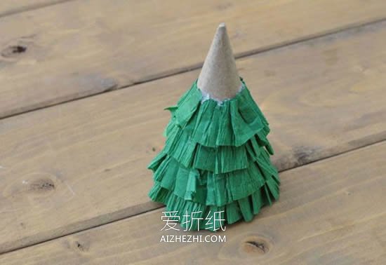 皱纹纸圣诞树手工制作图片- www.aizhezhi.com