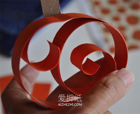 怎么用卡纸做万圣节南瓜装饰- www.aizhezhi.com